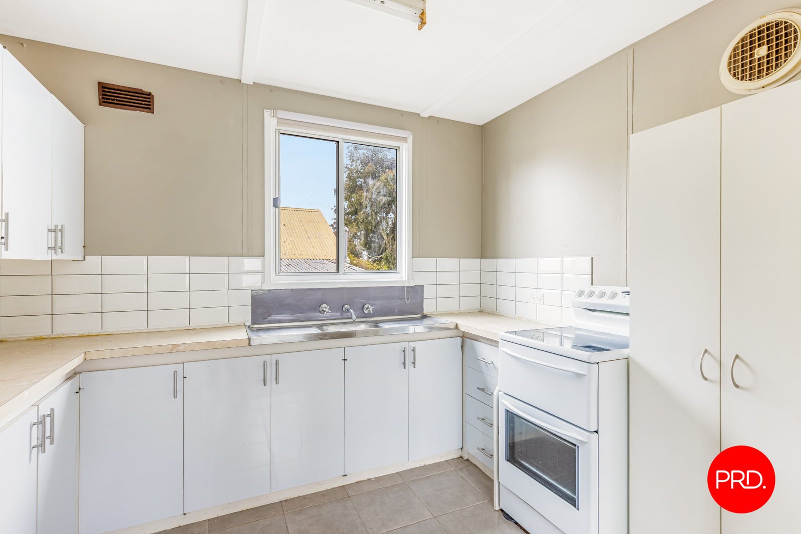 27a Holmes Road LONG GULLY 2
