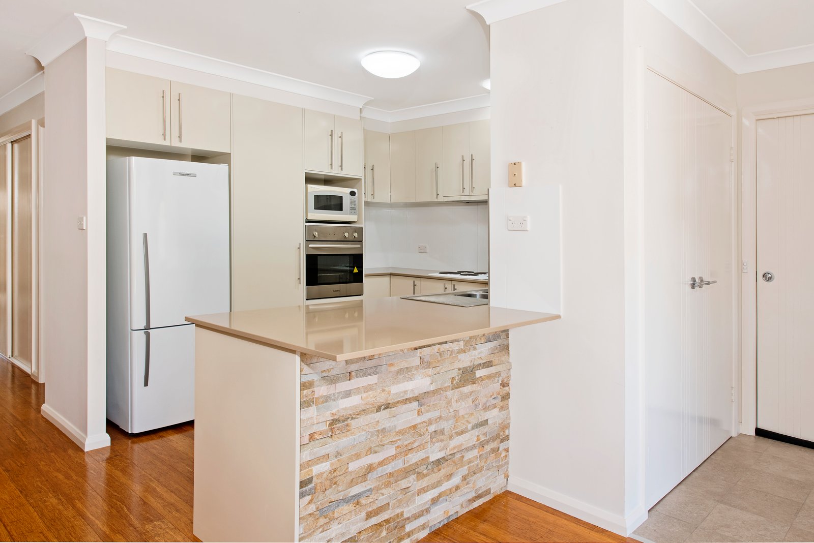 27A Lake Street LAURIETON 11
