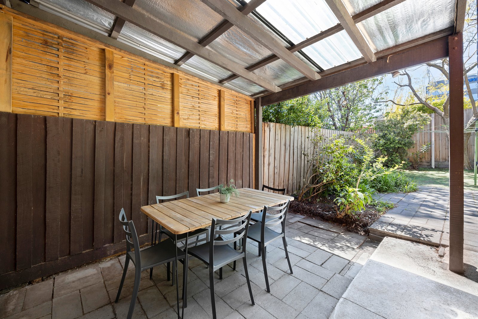 Real Estate and Property in 27A Nepean Highway, Elsternwick, VIC