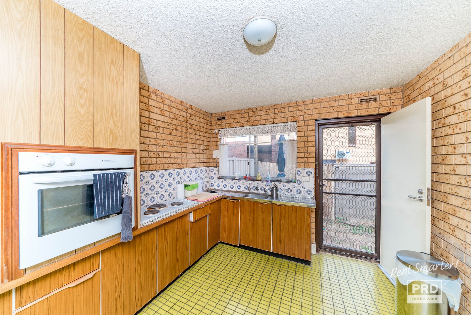 2/7B Henschke Avenue TOLLAND 4