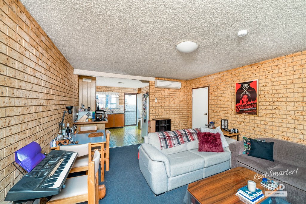 2/7B Henschke Avenue TOLLAND 3