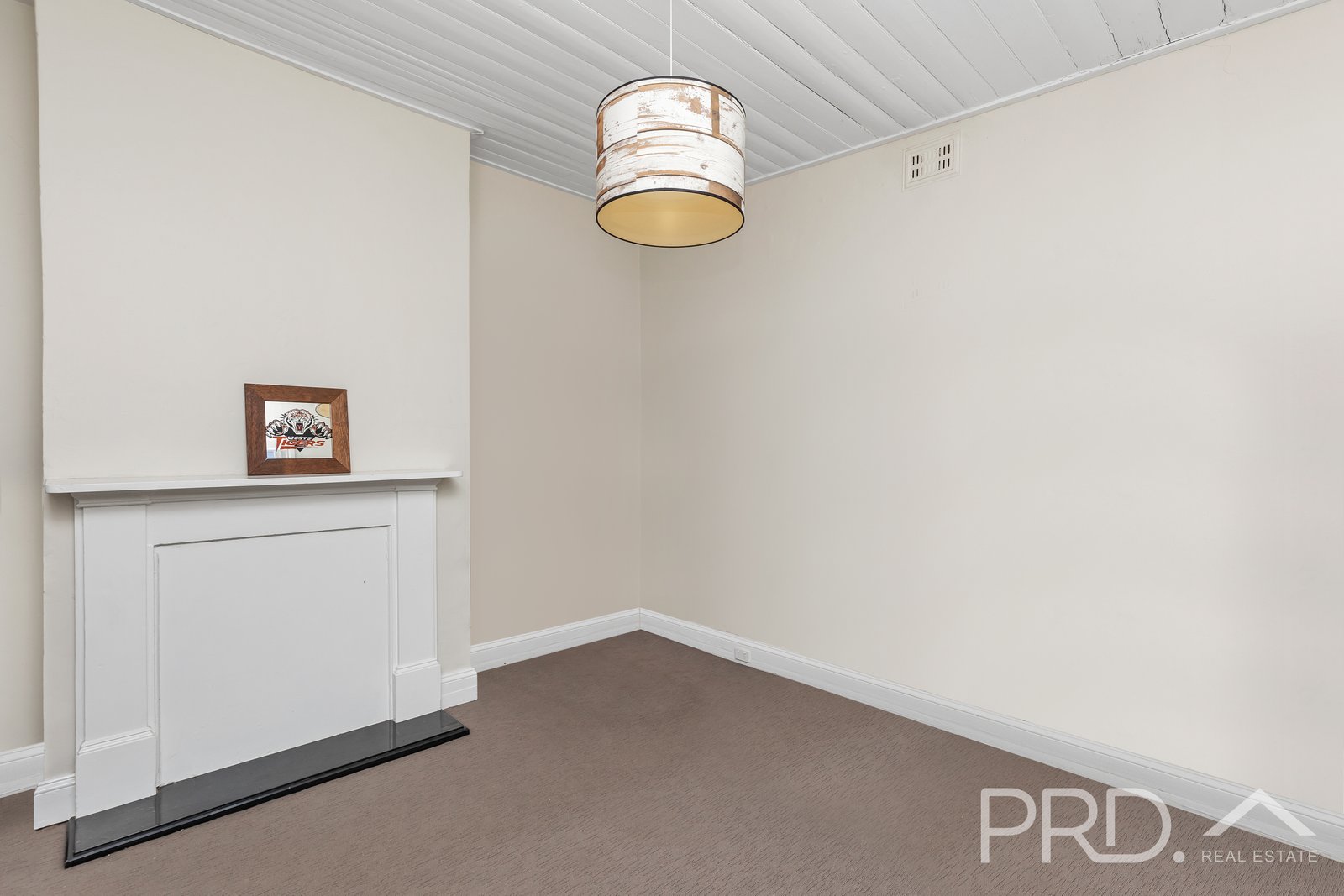 27B Russell Street TUMUT 4