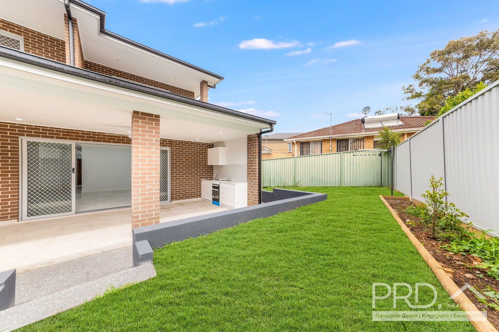 27B Thomas Street HURSTVILLE 4