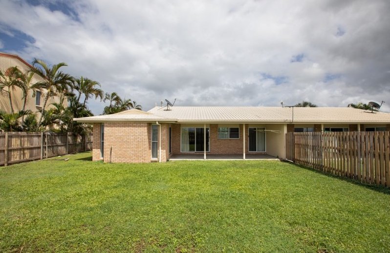 2/8-10 Gardenia St  PROSERPINE 3