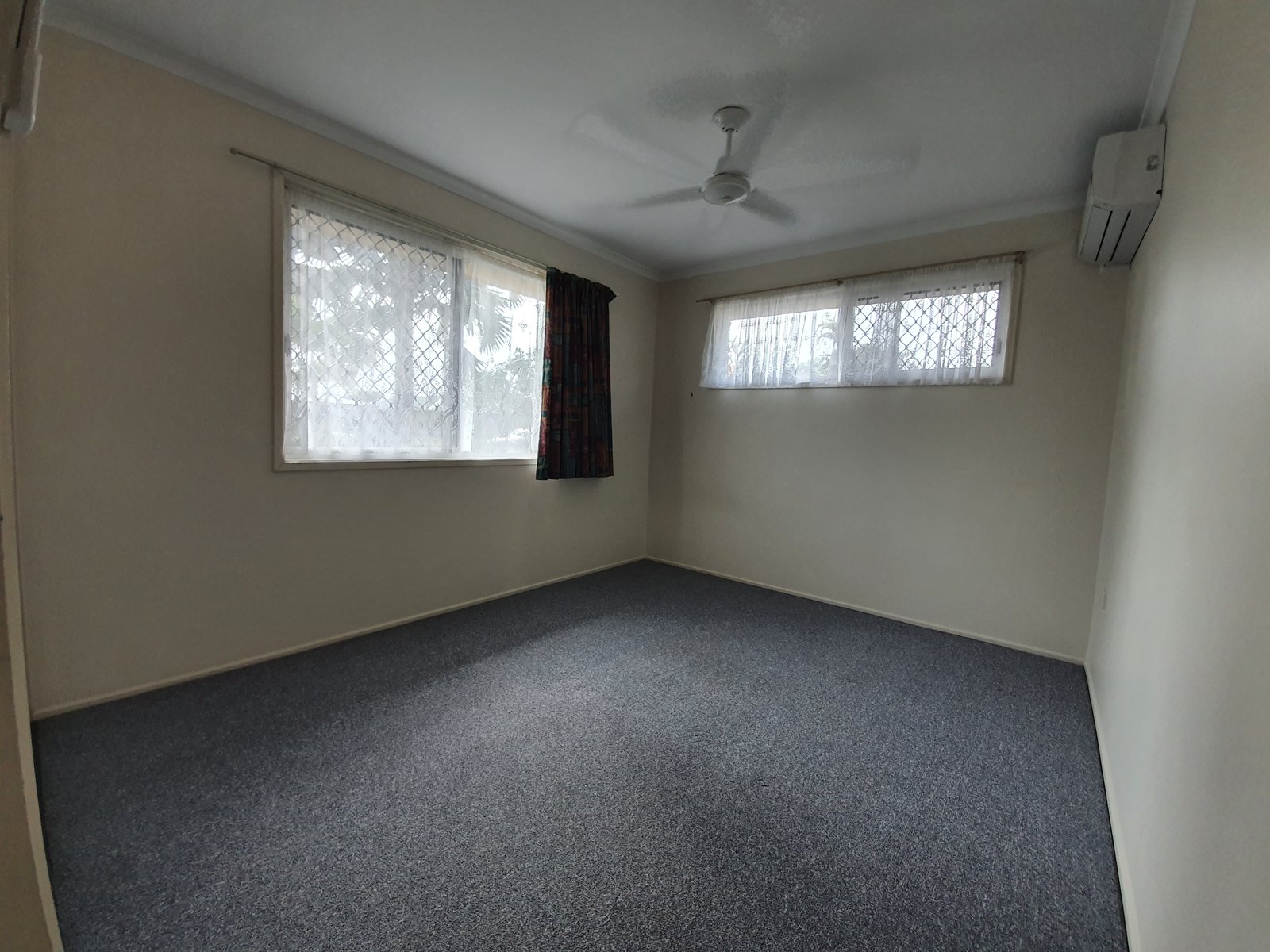 2/8-10 Gardenia St  PROSERPINE 4