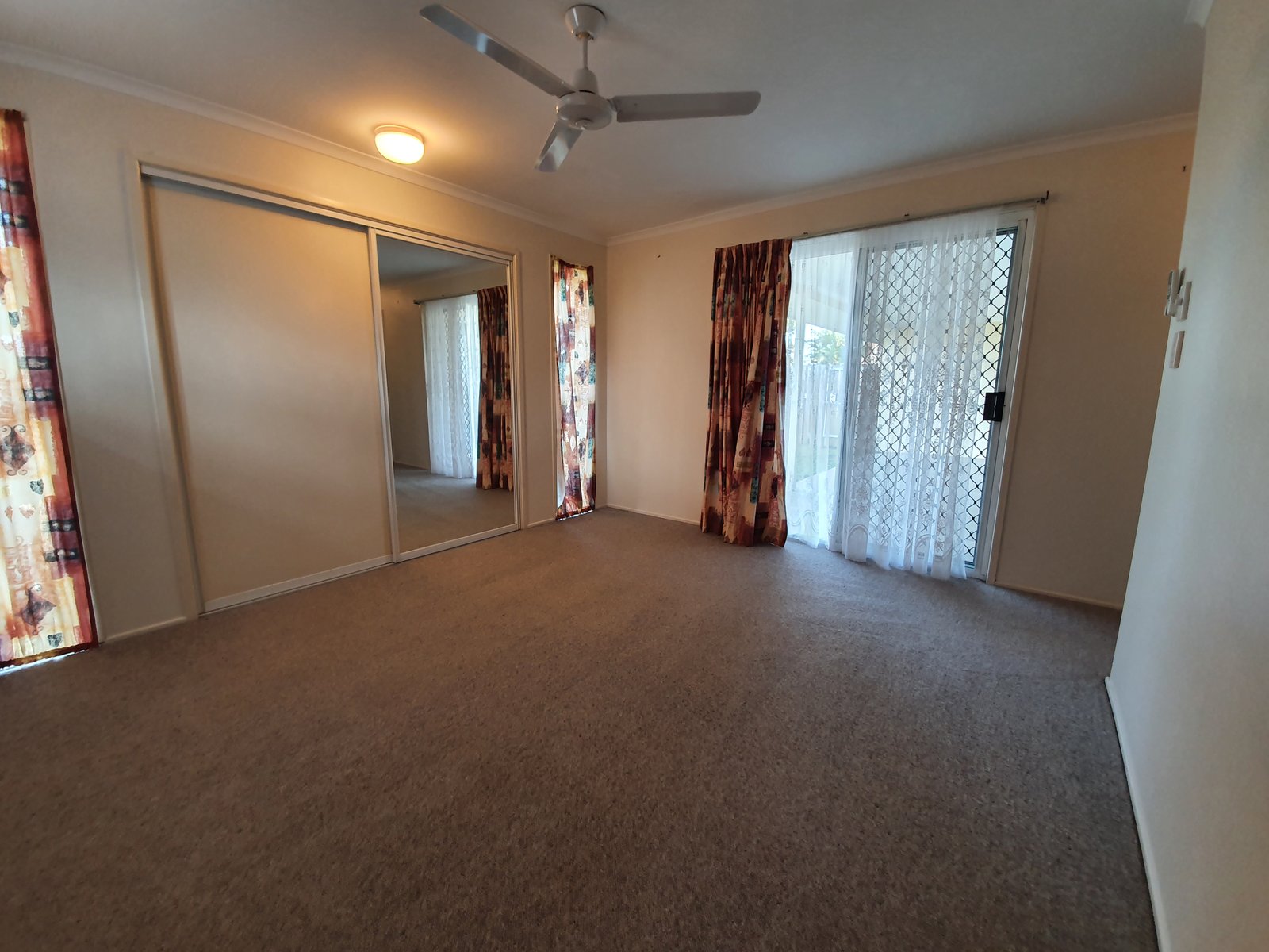 2/8-10 Gardenia St  PROSERPINE 8