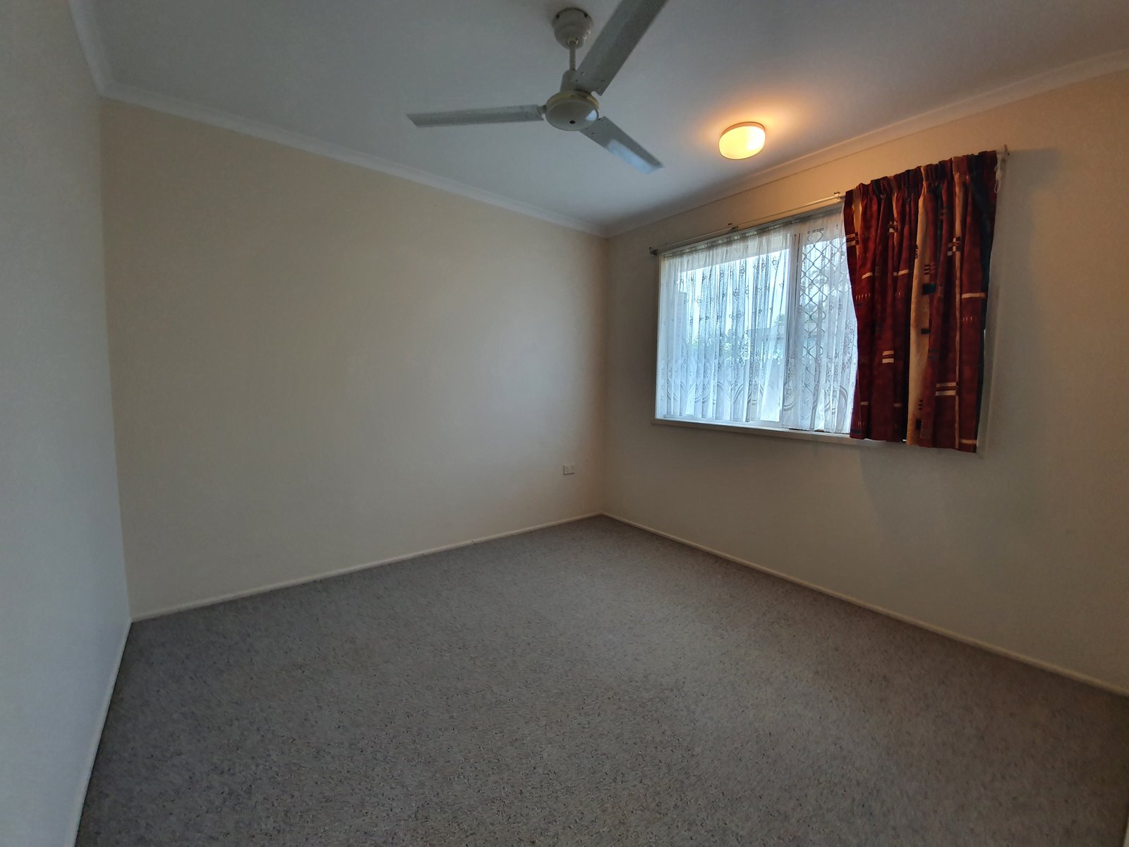 2/8-10 Gardenia St  PROSERPINE 11