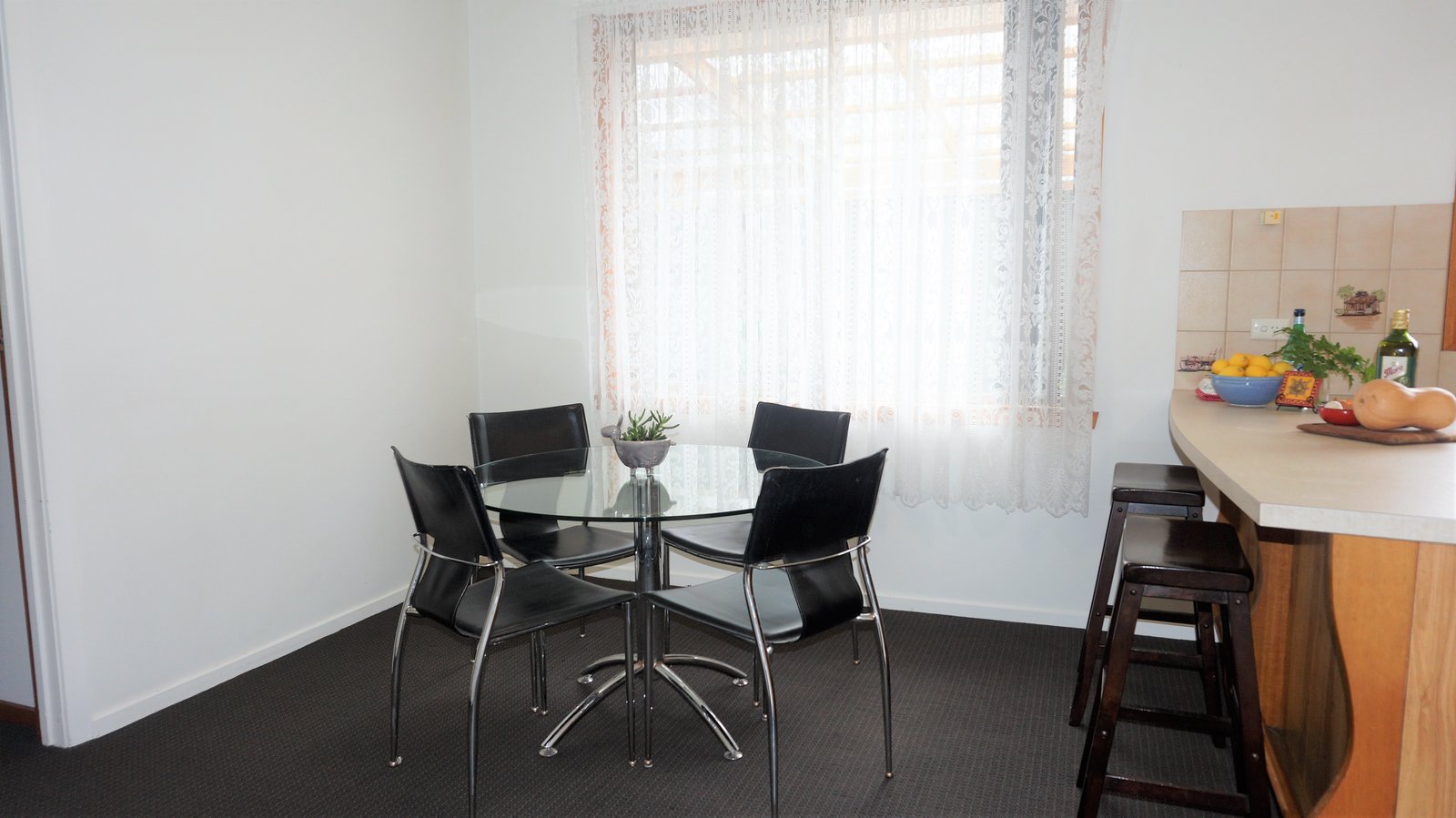 Gallery: 2/8-10 Holdsworth Court