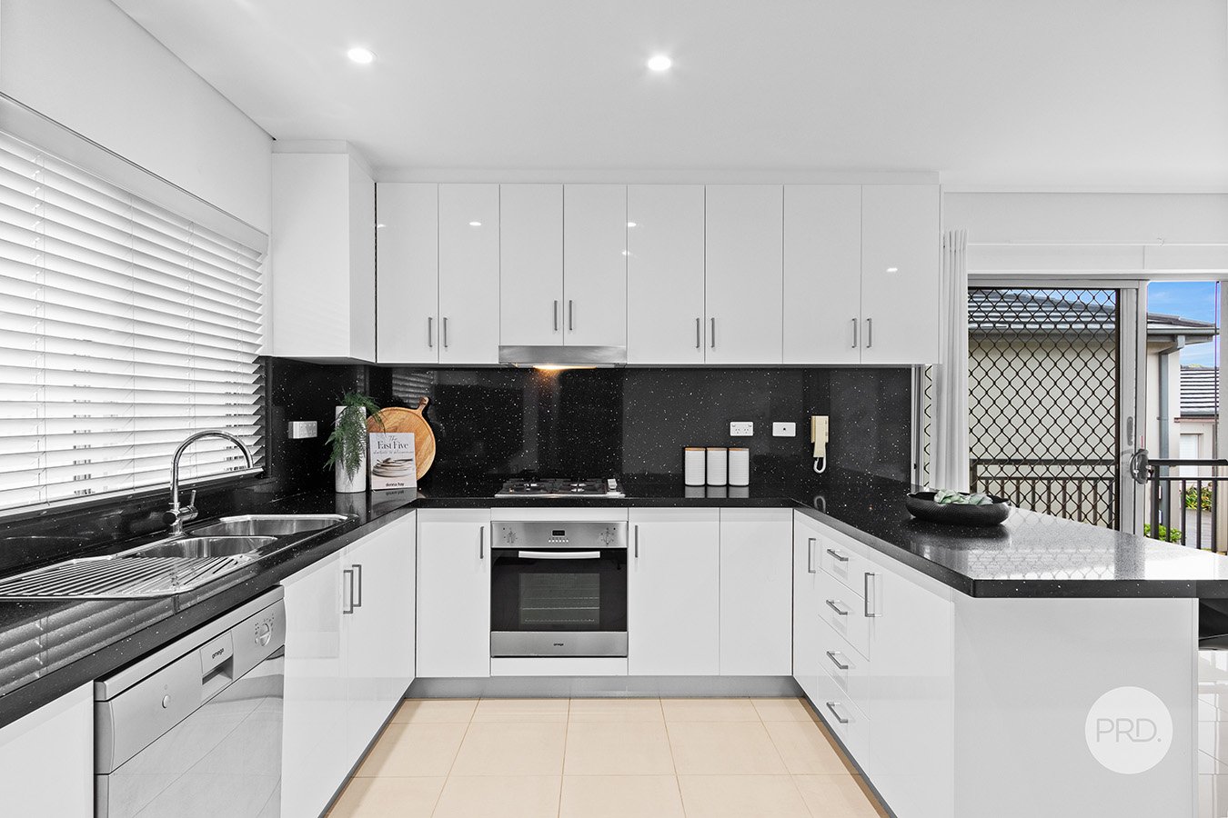 2/8-10 Woronora Parade OATLEY 4