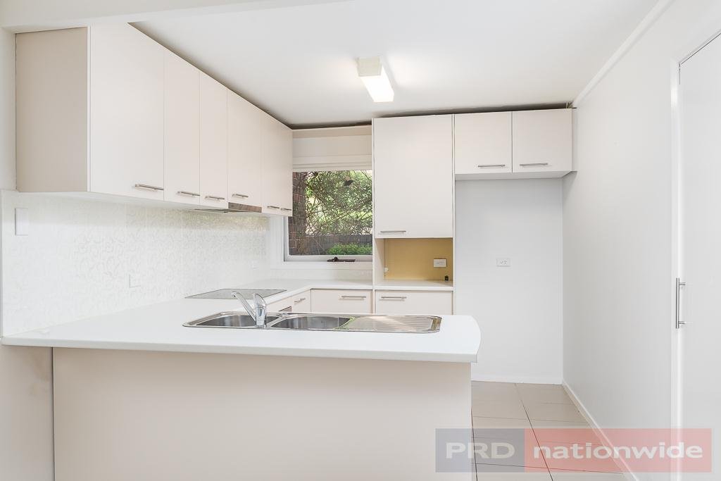 28 / 12 Alma Road PADSTOW 4