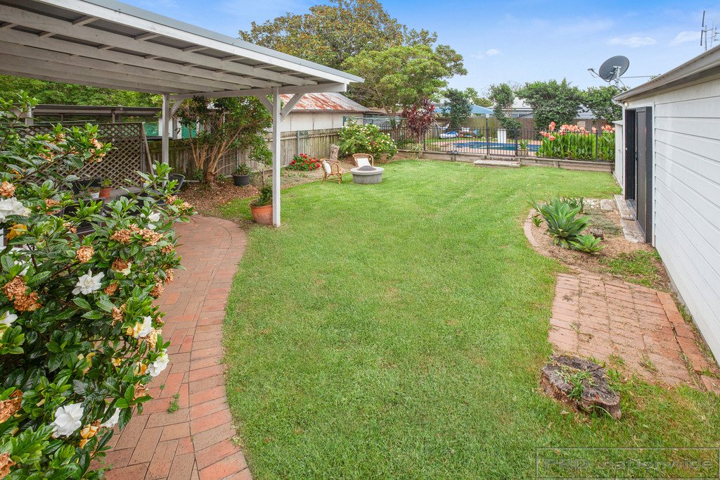 28 Allan Street LORN 19