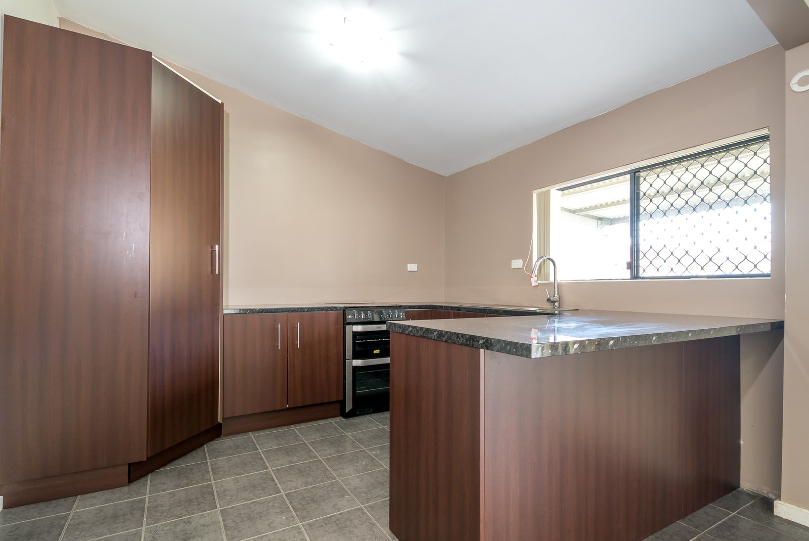 2/8 Avonlea Street DAPTO 1