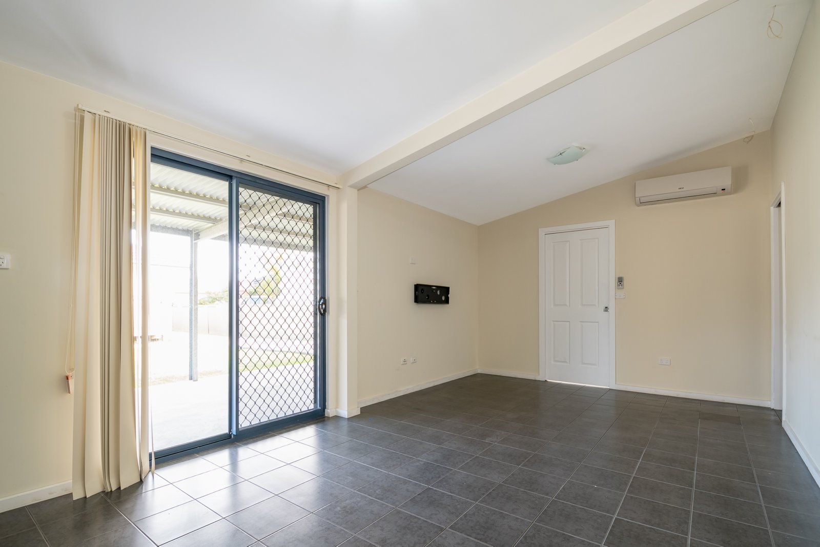 2/8 Avonlea Street DAPTO 3