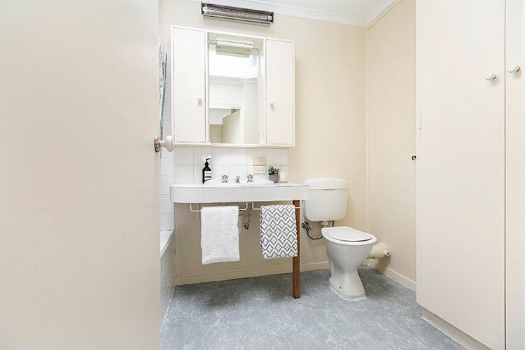 2/8 Ballawinnie Road LINDISFARNE 8