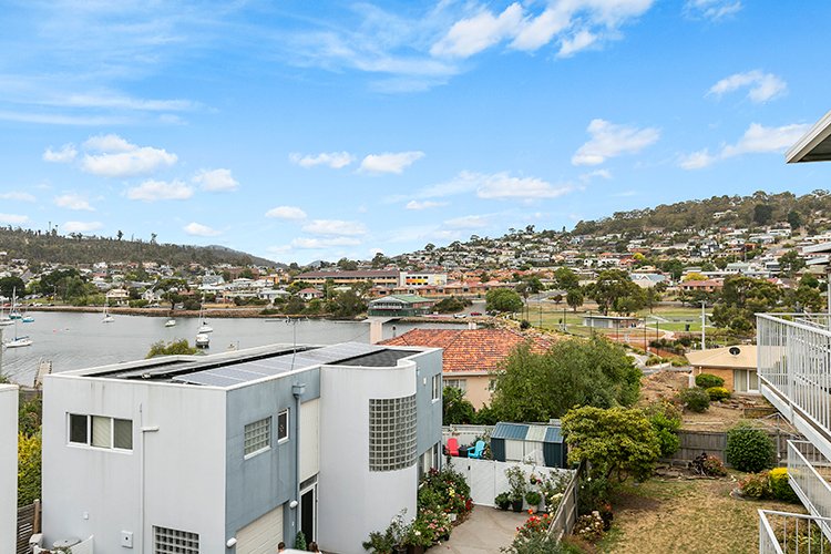 2/8 Ballawinnie Road LINDISFARNE 12