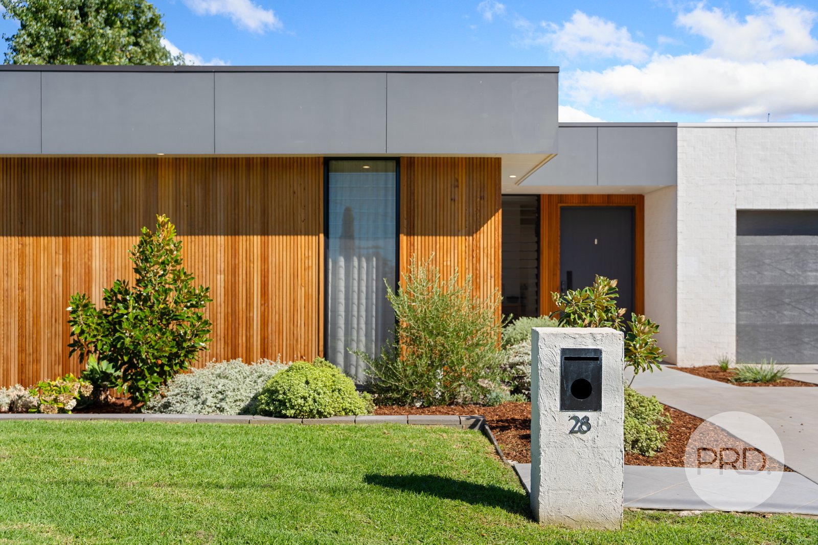 28 Balmoral Crescent LAKE ALBERT 1