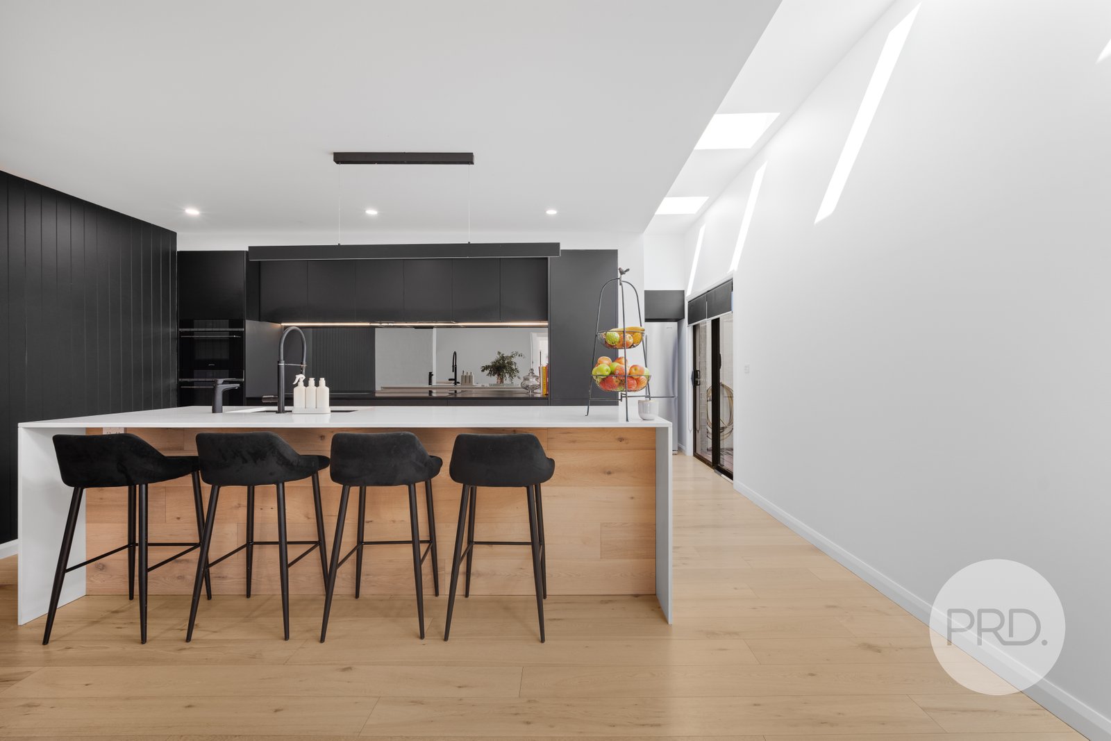 28 Balmoral Crescent LAKE ALBERT 3