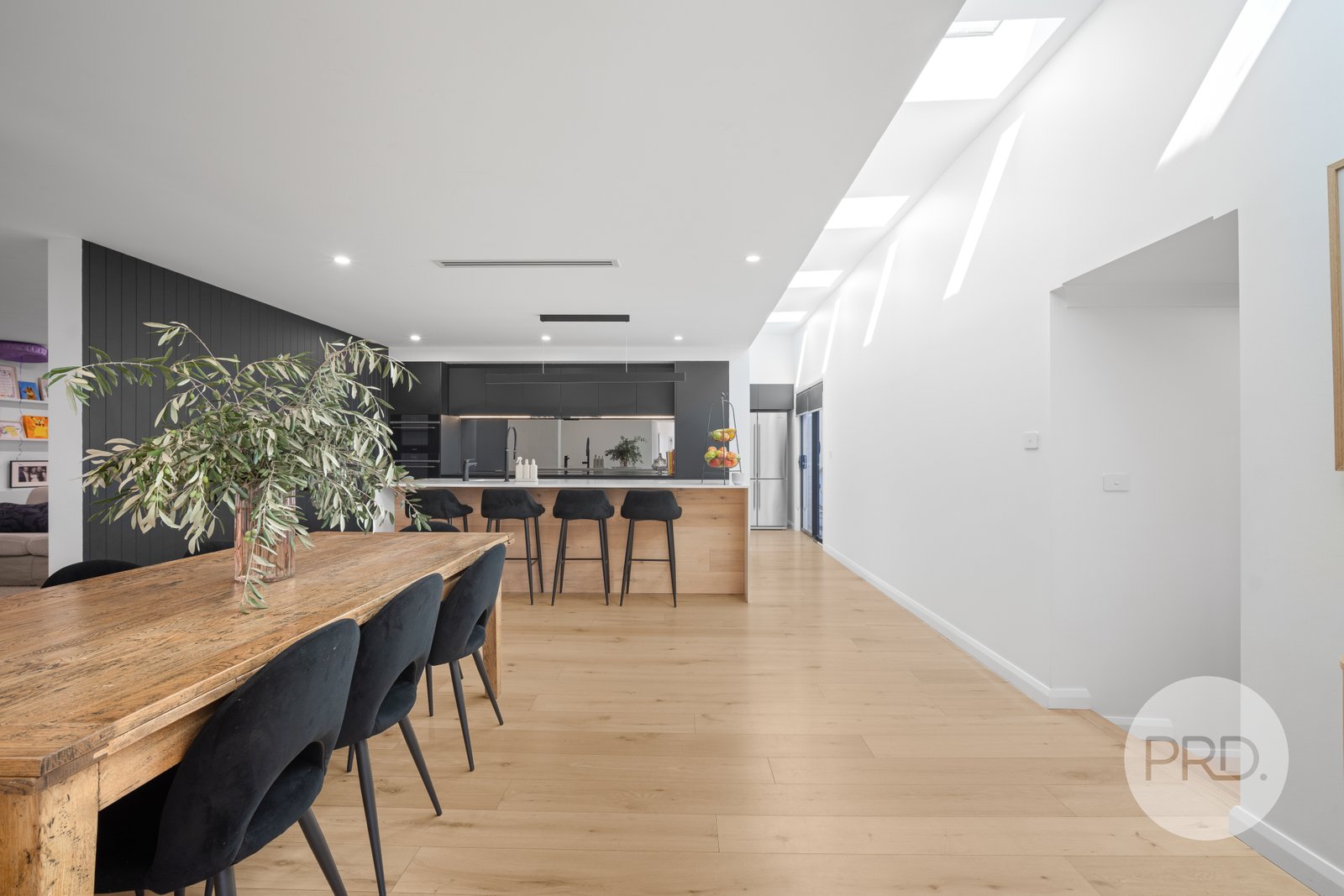 28 Balmoral Crescent LAKE ALBERT 4