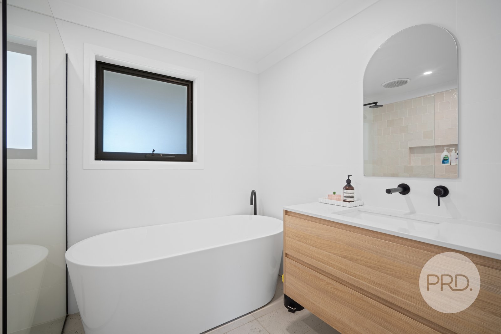 28 Balmoral Crescent LAKE ALBERT 21