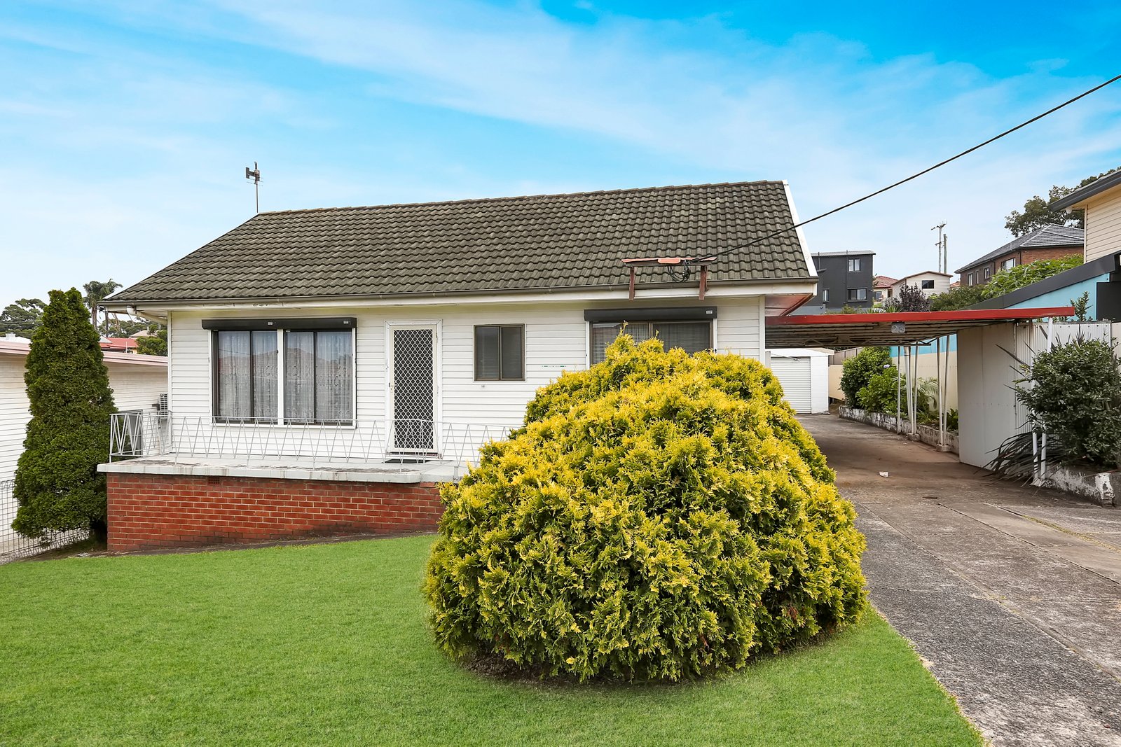 28 Barina Avenue LAKE HEIGHTS 1