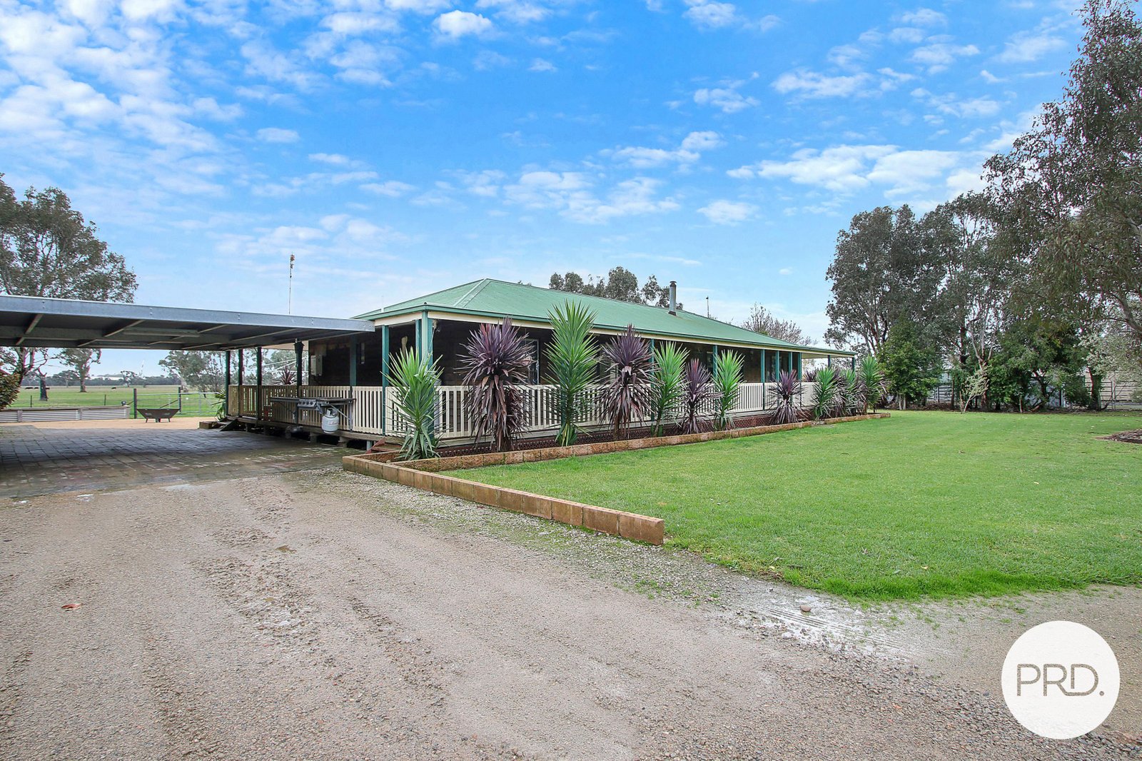 28 Beach Road East  BURRUMBUTTOCK 3