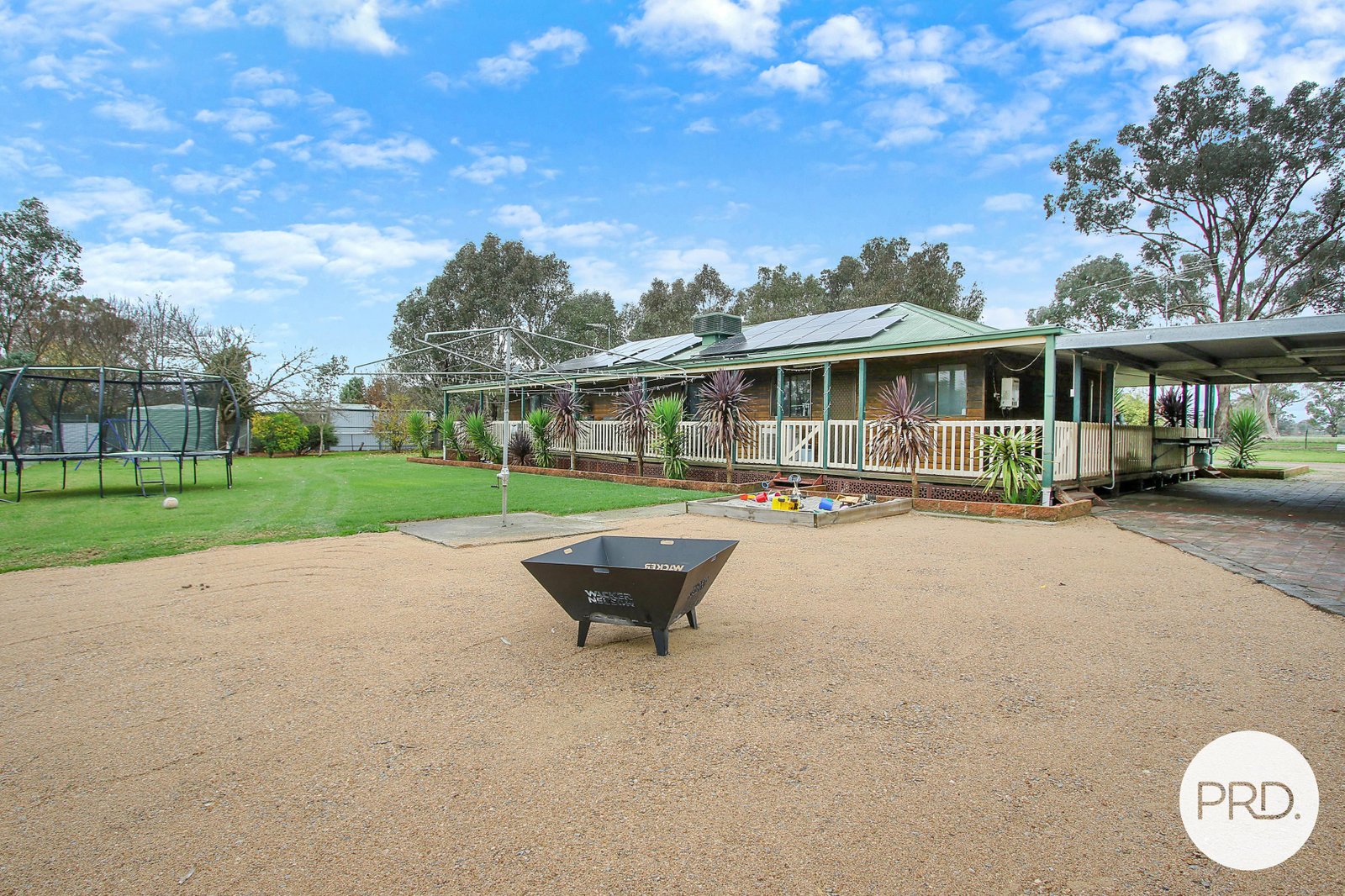 28 Beach Road East  BURRUMBUTTOCK 16