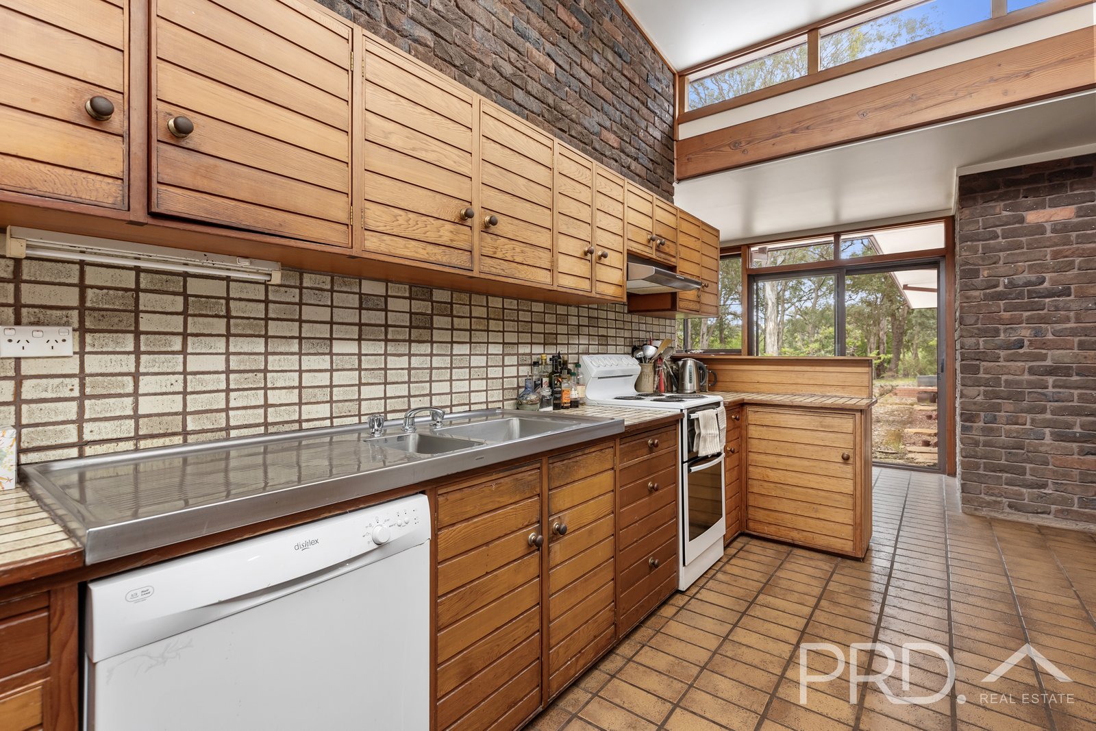 28 Boonderoo Road TUMUT 8