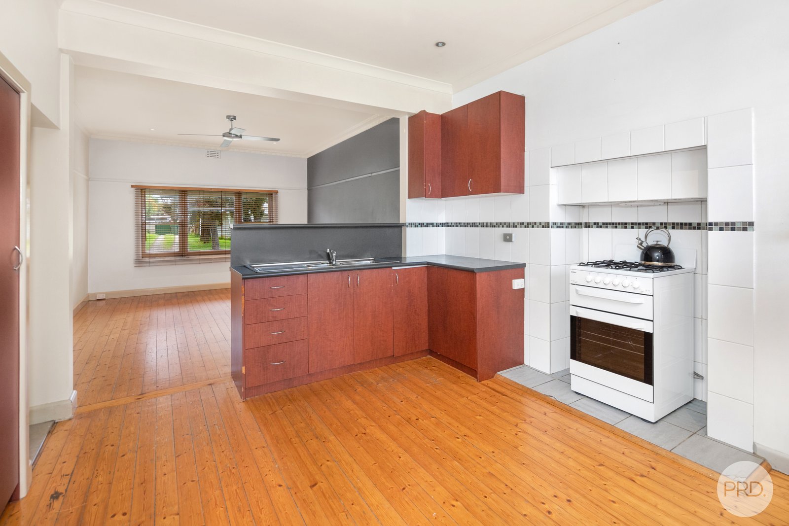 28 Bradbury Street BROWN HILL 2