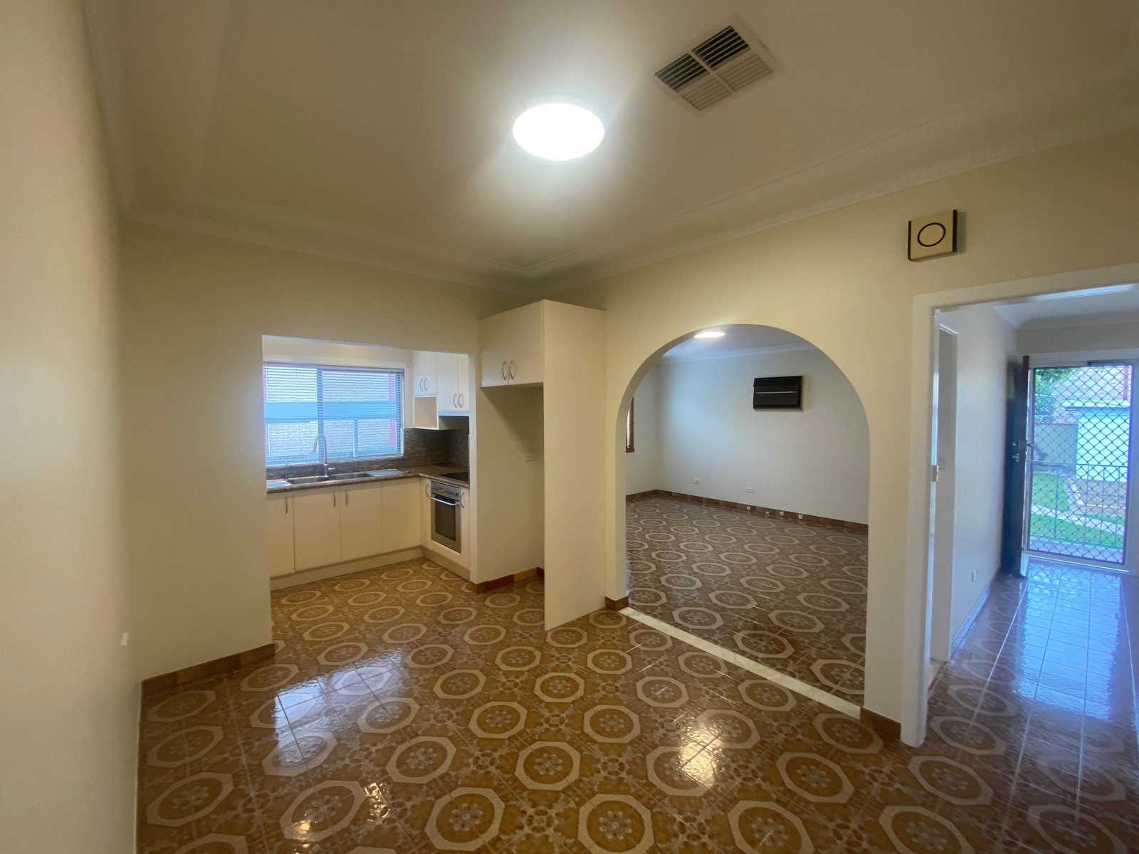 28 Bradshaw Avenue MOOREBANK 6