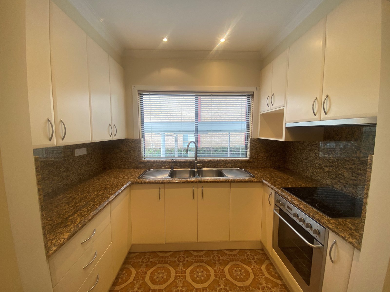 28 Bradshaw Avenue MOOREBANK 7