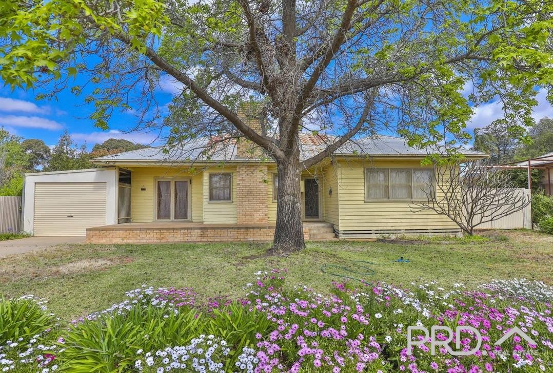 28 Burtundy Road DARETON 1