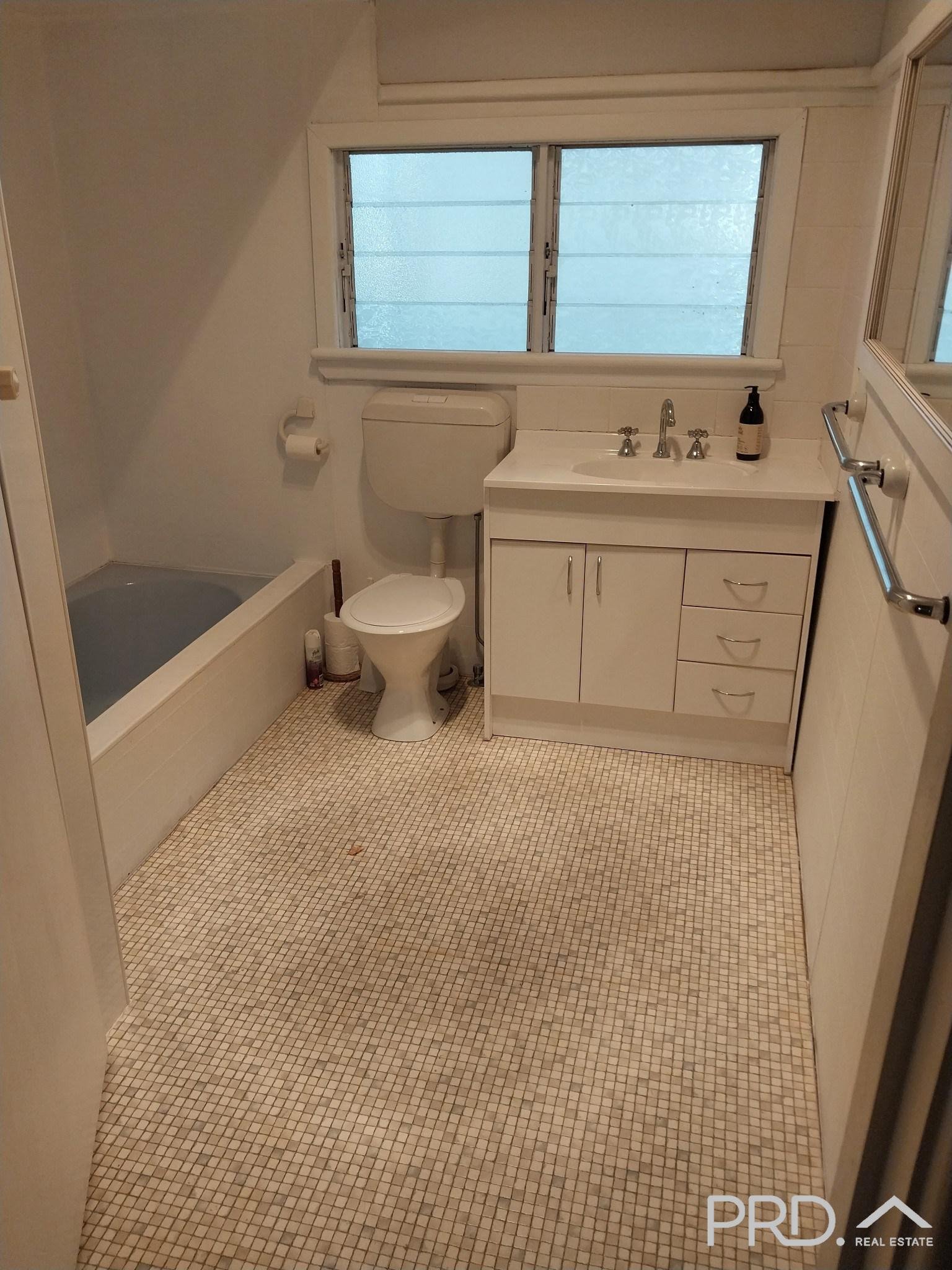 28 Burtundy Road DARETON 8