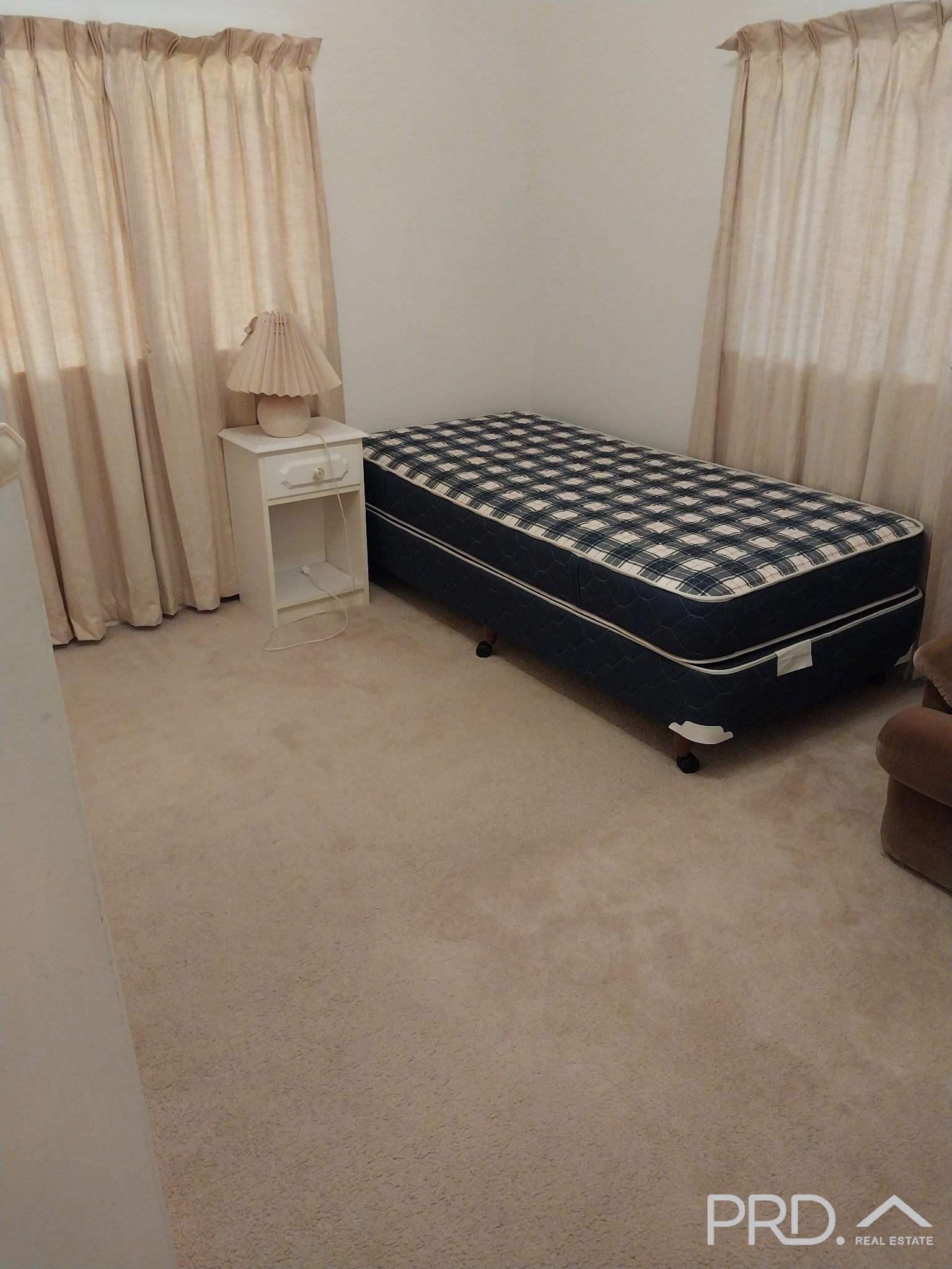 28 Burtundy Road DARETON 9