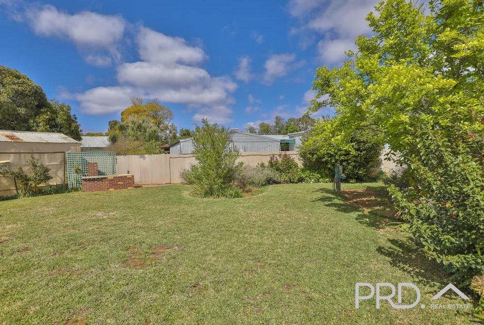 28 Burtundy Road DARETON 12