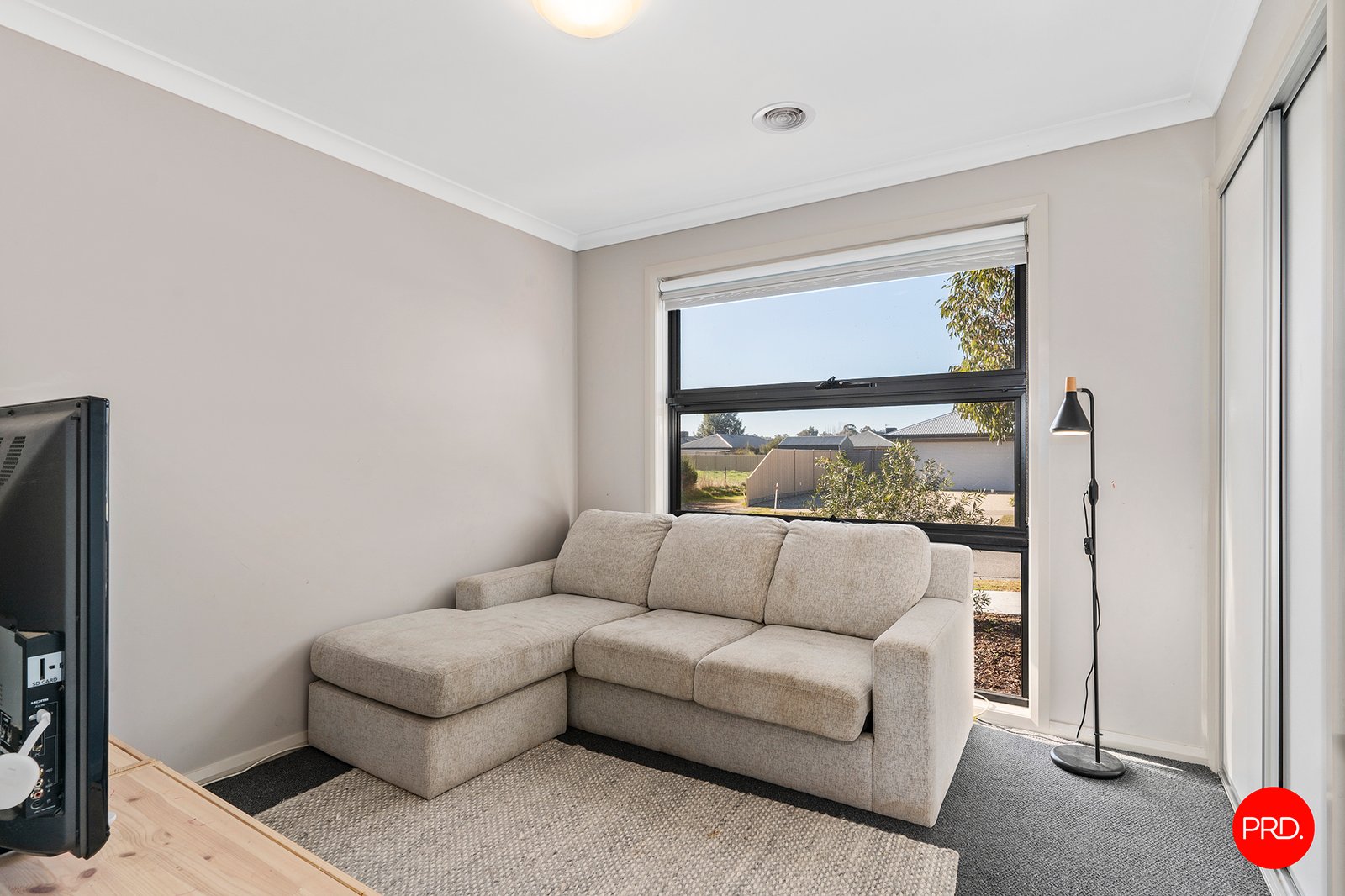 28 Camden Way STRATHFIELDSAYE 8
