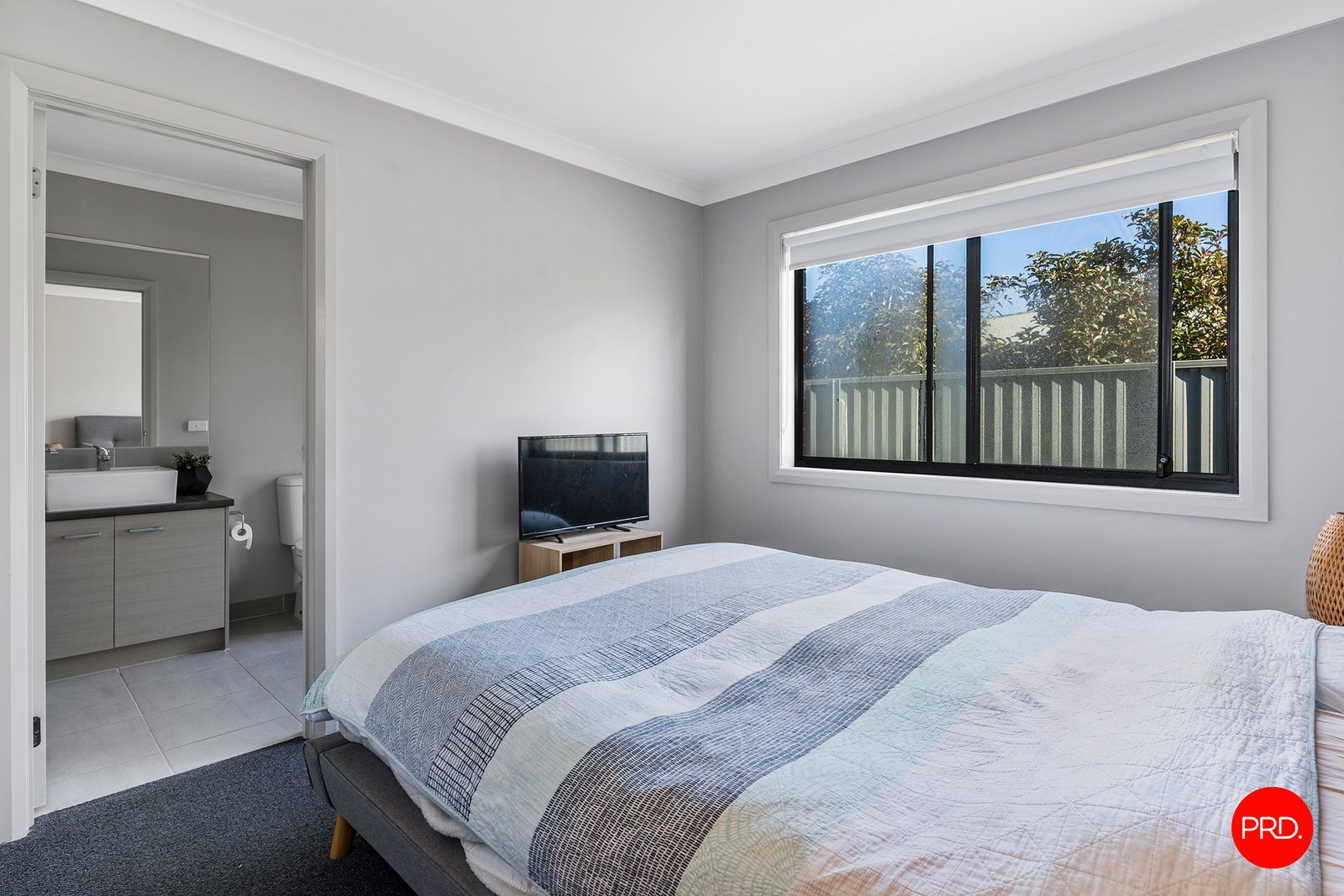 28 Camden Way STRATHFIELDSAYE 10