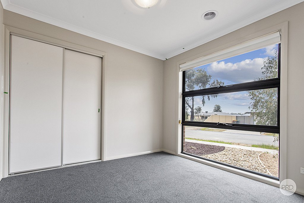 28 Camden Way STRATHFIELDSAYE 8