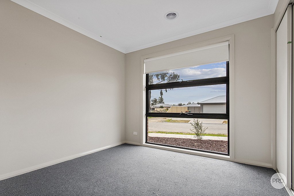 28 Camden Way STRATHFIELDSAYE 9