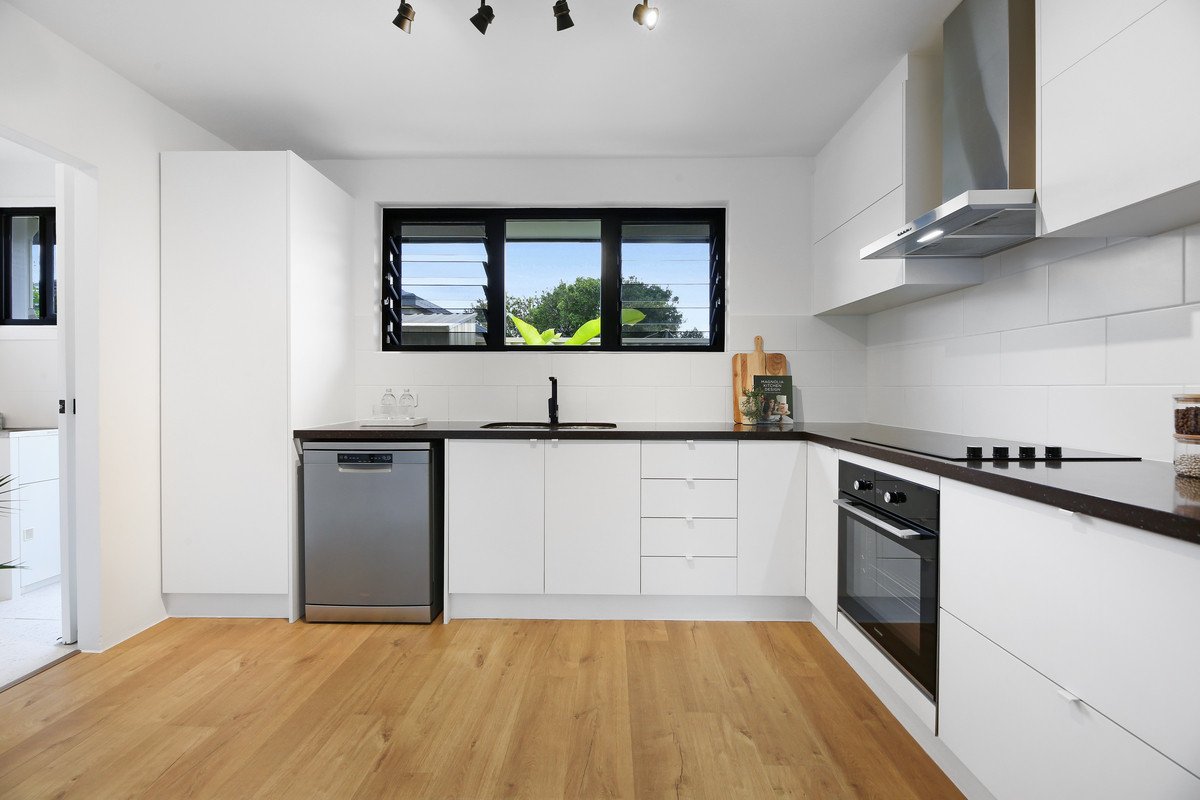 2/8 Cantwell Court Miami 10