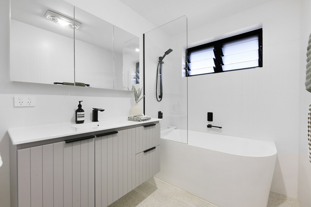 2/8 Cantwell Court Miami 16