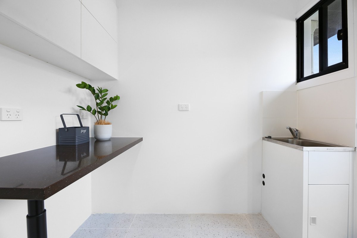 2/8 Cantwell Court Miami 20