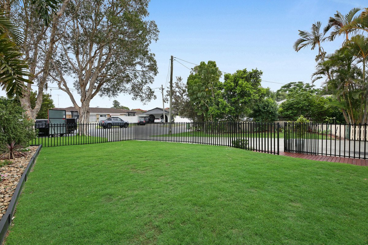 2/8 Cantwell Court Miami 26