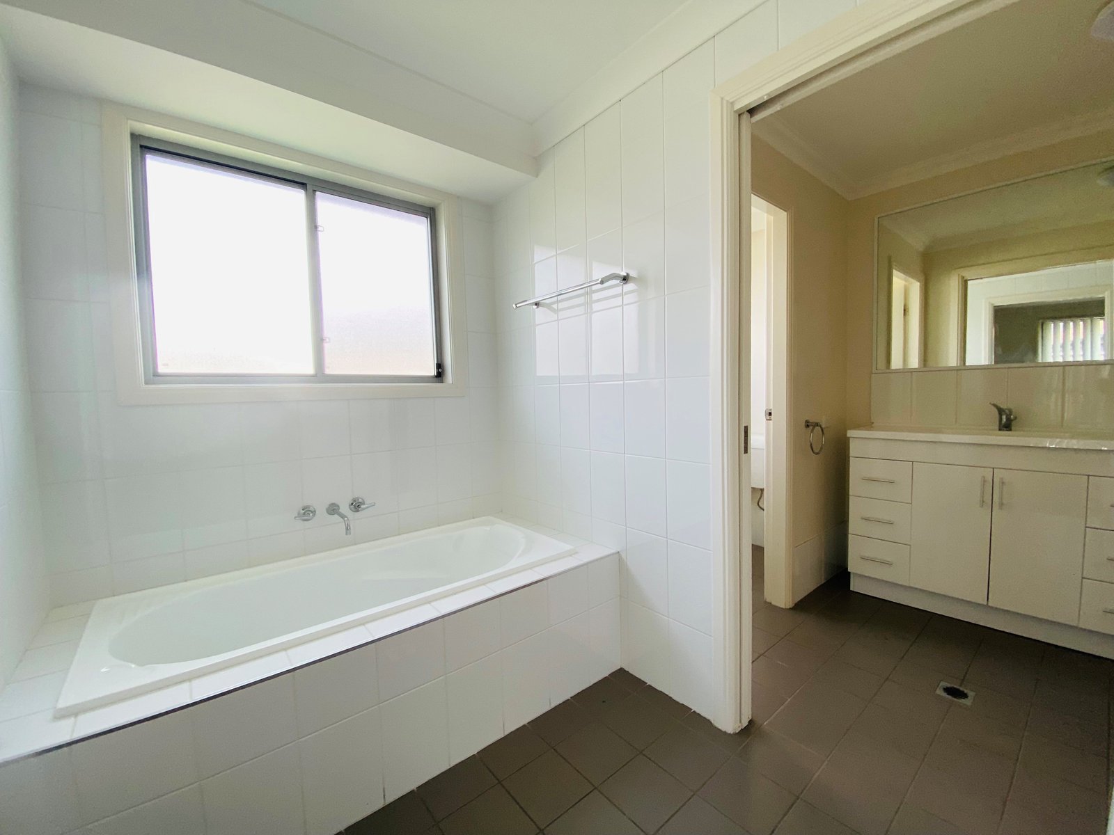 28 Carlito Circuit TAMWORTH 5