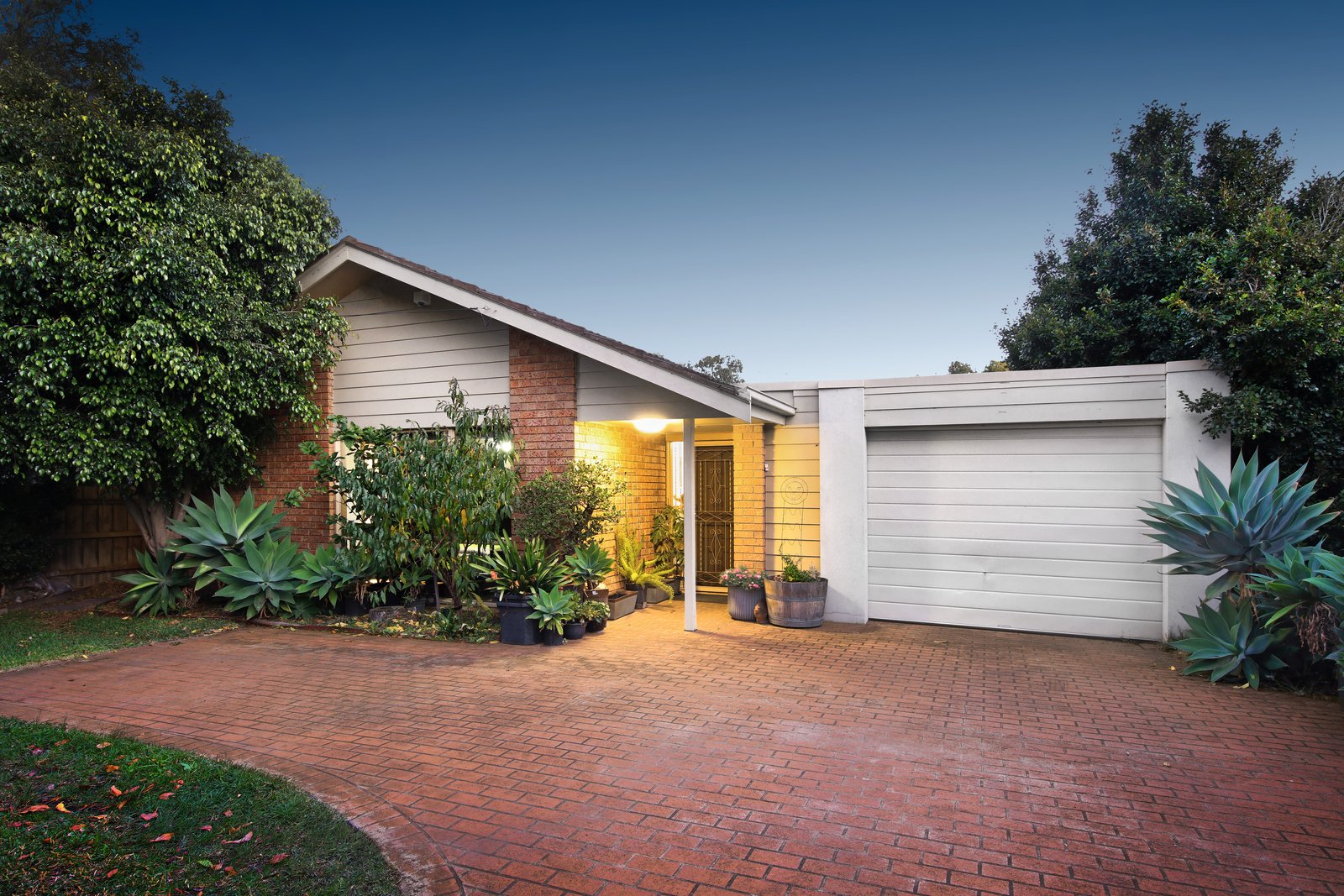 28 Centre Dandenong Road, Cheltenham VIC 3192 Buxton 2023
