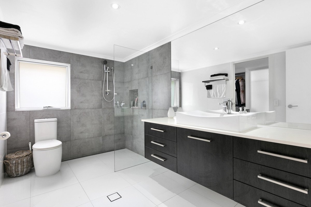 28 Chainey Avenue MIAMI 13