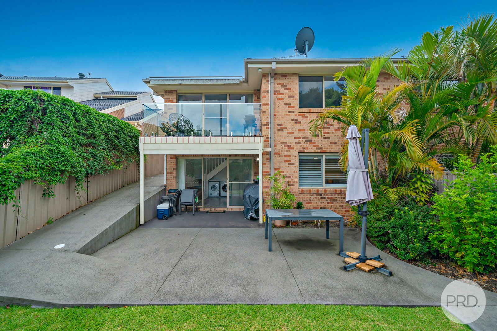 2/8 Charthouse Avenue CORLETTE 12