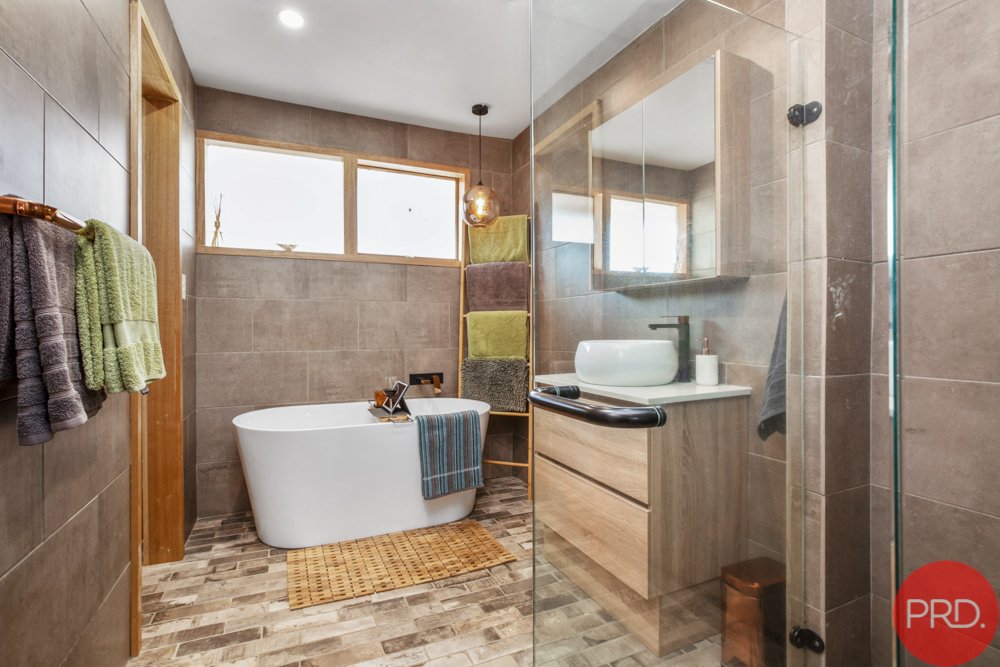 28 Chidley Crescent METFORD 17