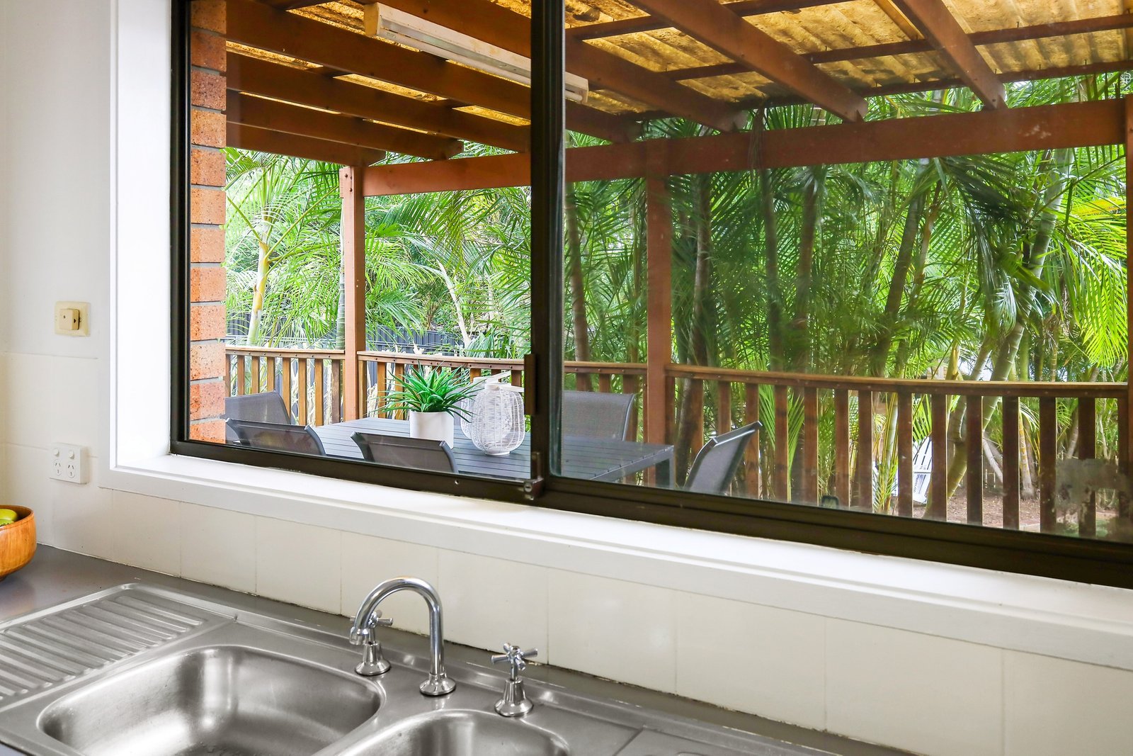 2/8 Corunna Crescent ASHMORE 7