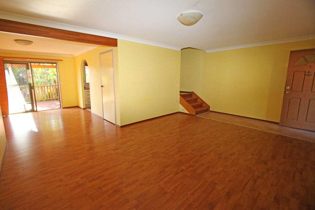 2/8 Corunna Crescent ASHMORE 3