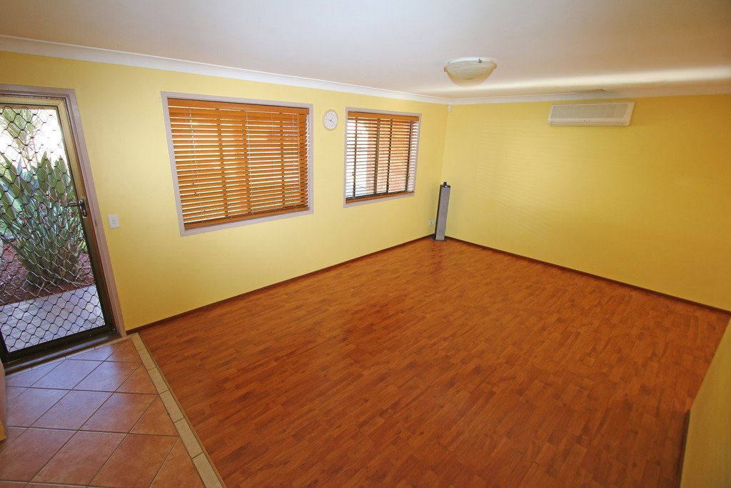 2/8 Corunna Crescent ASHMORE 4